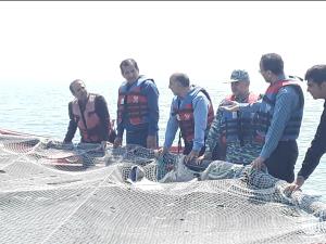   رﺋیس سازمان دامپزشکی کشوردربازدید ازپرورش ماهی درقفس درنوشهرگفت: شرایط تولید ماهی درقفسهای دریایی (بهداشتی وکیفیت) برای صادرات  مهیا است
