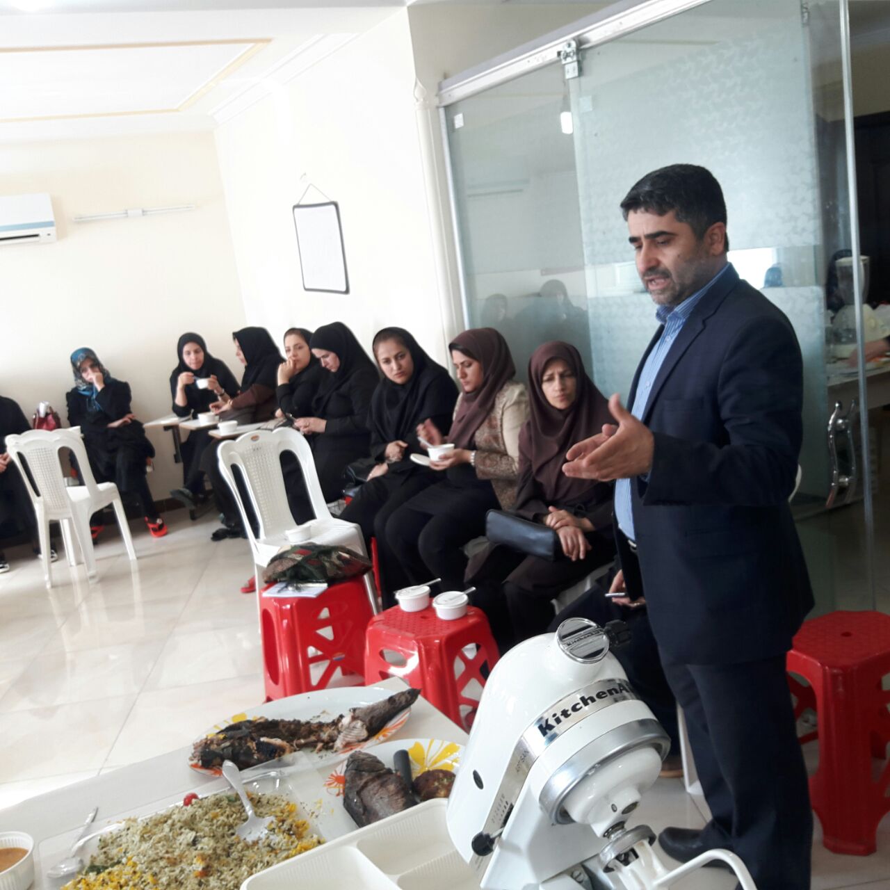 برگزاری کلاس طبخ ماهی با حضور50 نفر ازبانوان شاغل و خانه داردر شهرستان آمل